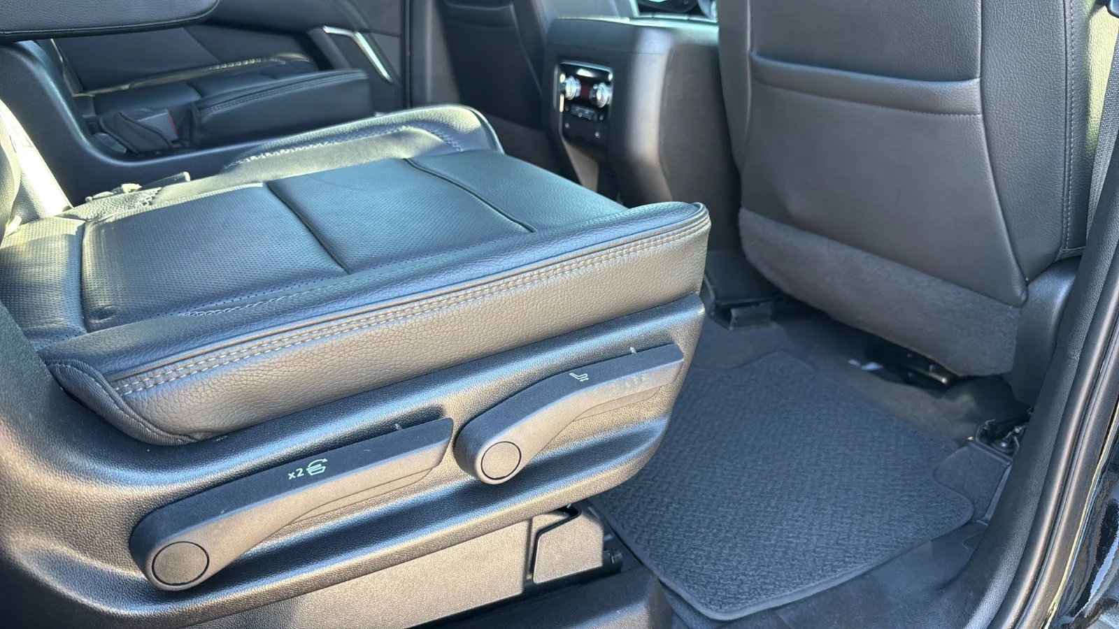 Used 2022 Black GMC Denali image 26