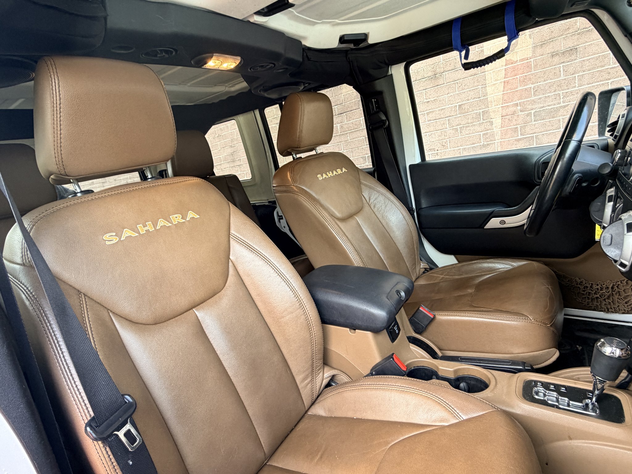 Used 2013 Bright White Clearcoat Jeep Sahara image 16