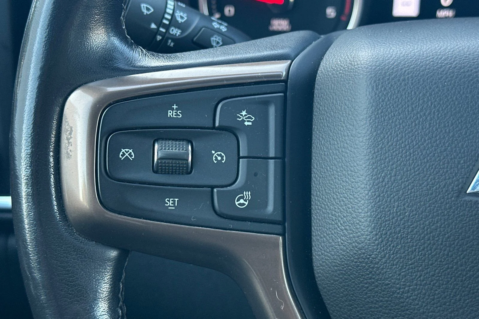Used 2020 Iridescent Pearl Tricoat Chevrolet High Country image 25
