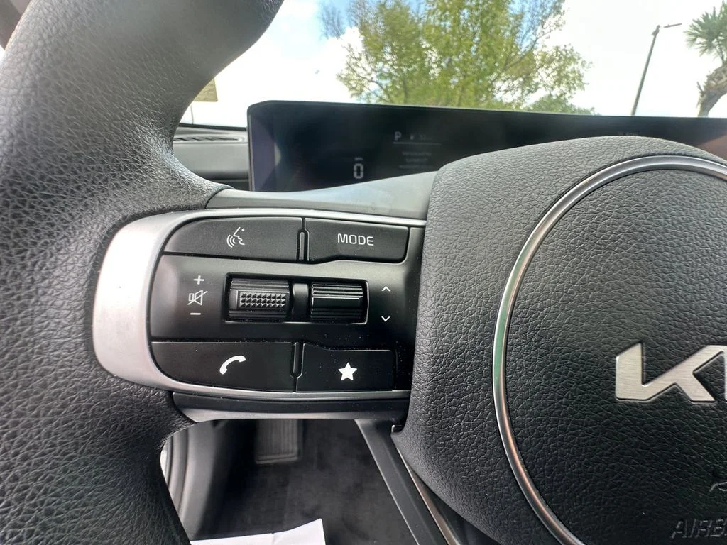 Used 2025 Gray Kia LXS image 28
