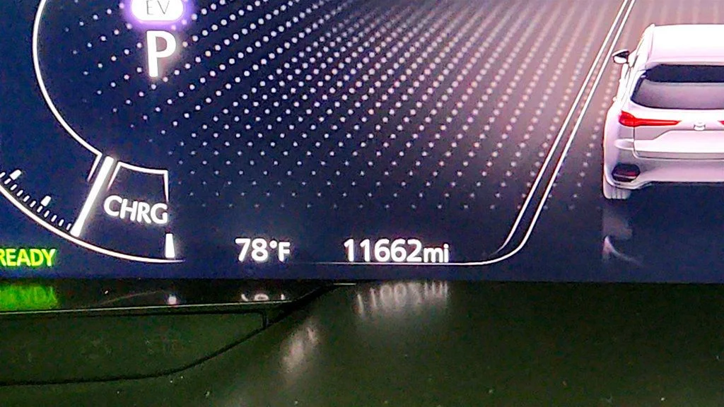 Used 2025 Zircon Sand Metallic Mazda Premium Package AWD image 16