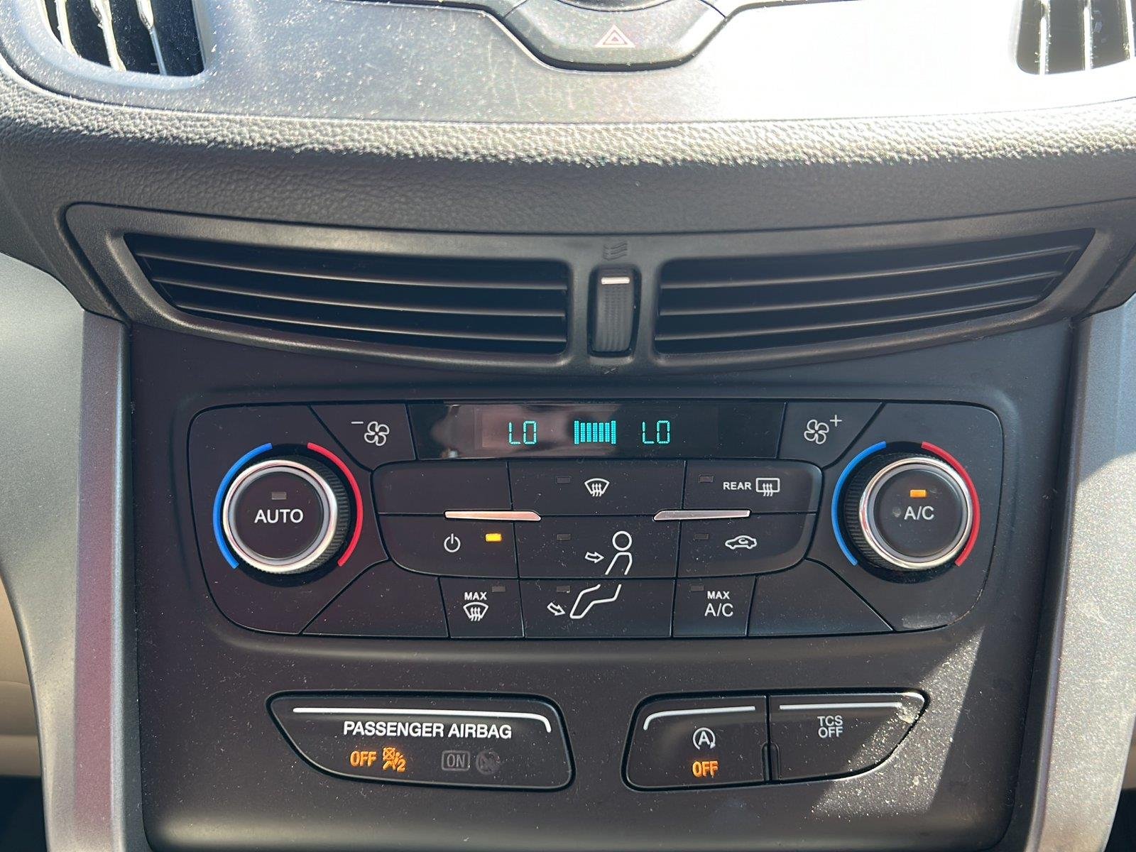 Used 2017 Magnetic Ford SE image 11