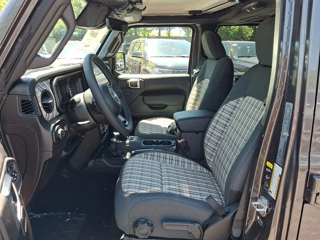 New 2026 Granite Crystal Metallic Clear-Coat Exterior Paint Jeep 85th Anniversary Edition image 9