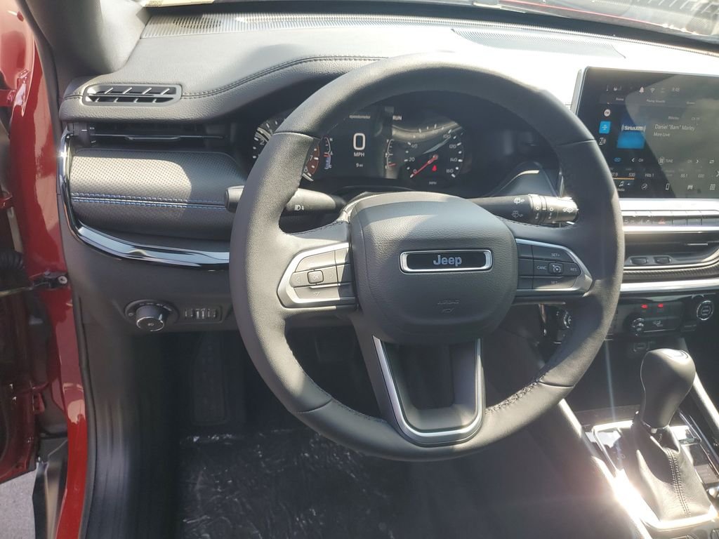 New 2026 Diamond Black Crystal Pearlcoat Jeep Latitude image 32