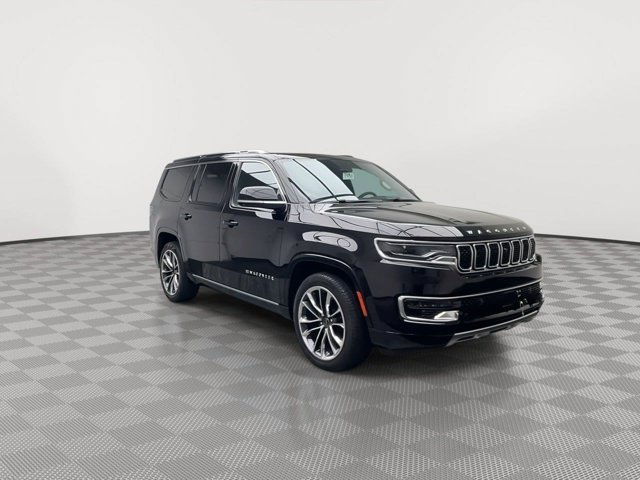 Used 2023 Diamond Black Crystal Pearlcoat Jeep Series III image 38