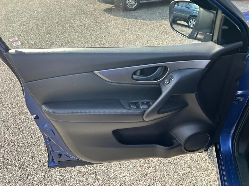Used 2021 Blue Nissan S image 13