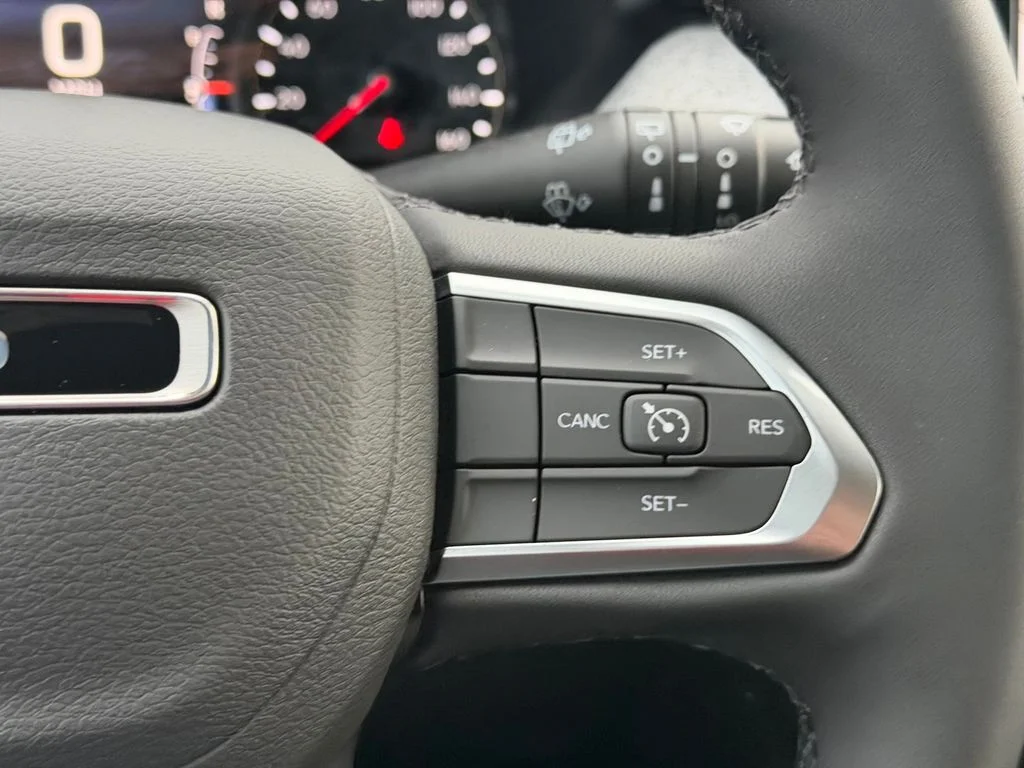 New 2026 Bright White Clearcoat Jeep Latitude image 20