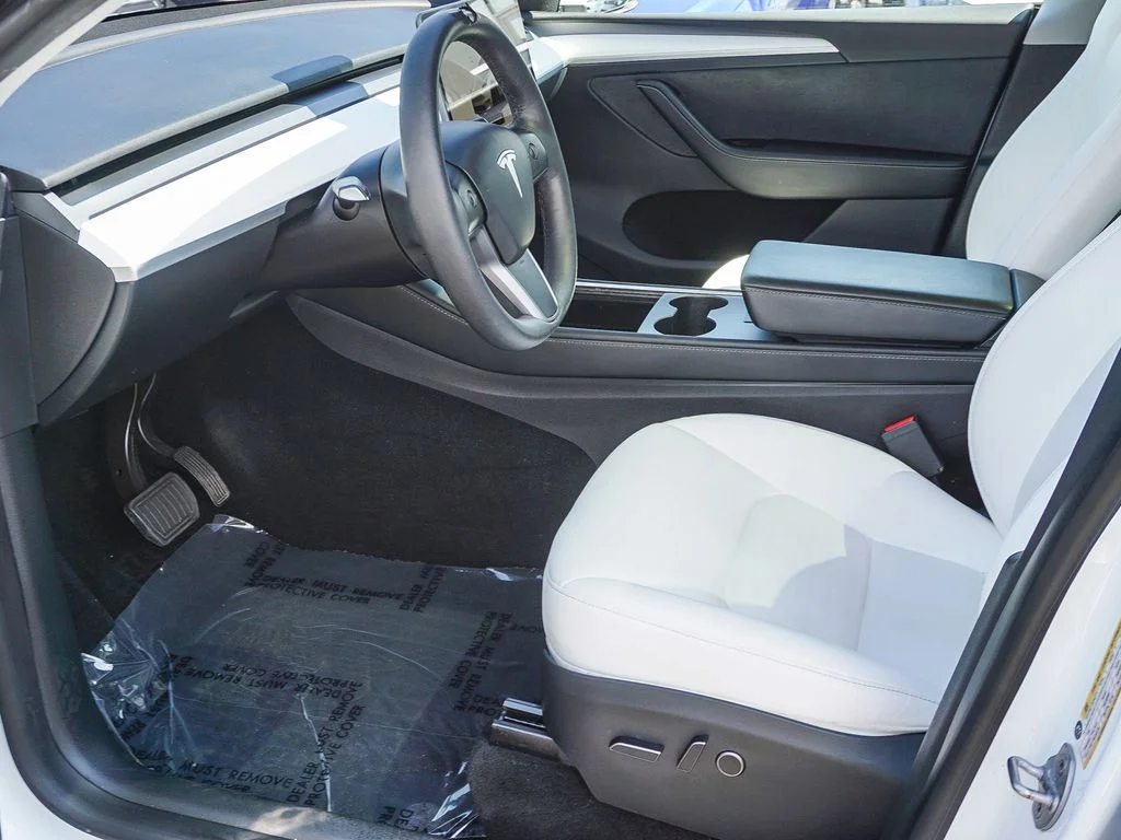 Used 2023 White Tesla Long Range image 18
