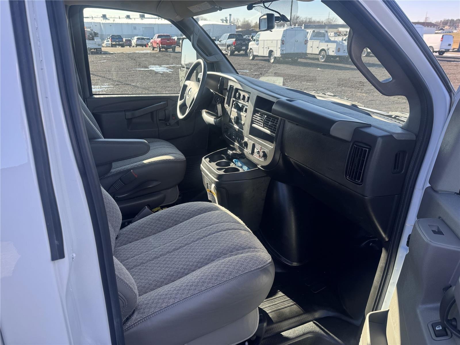 New 2025 Summit White Chevrolet 1WT image 12