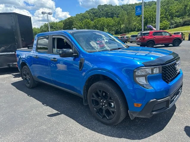 Used 2025 Blue Ford XLT image 1