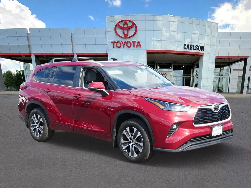 Used 2023 Toyota Highlander XLE with VIN 5TDKDRBH6PS509215 for sale in Minneapolis, Minnesota
