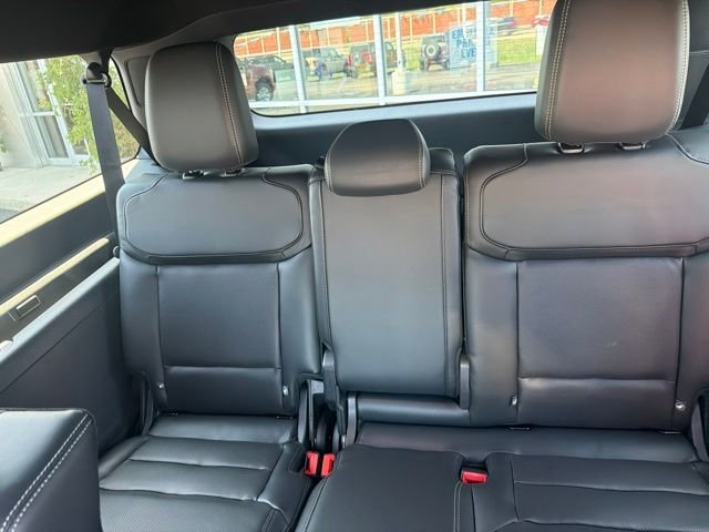 New 2027 Star White Metallic Tri-Coat Ford MAX Platinum image 25