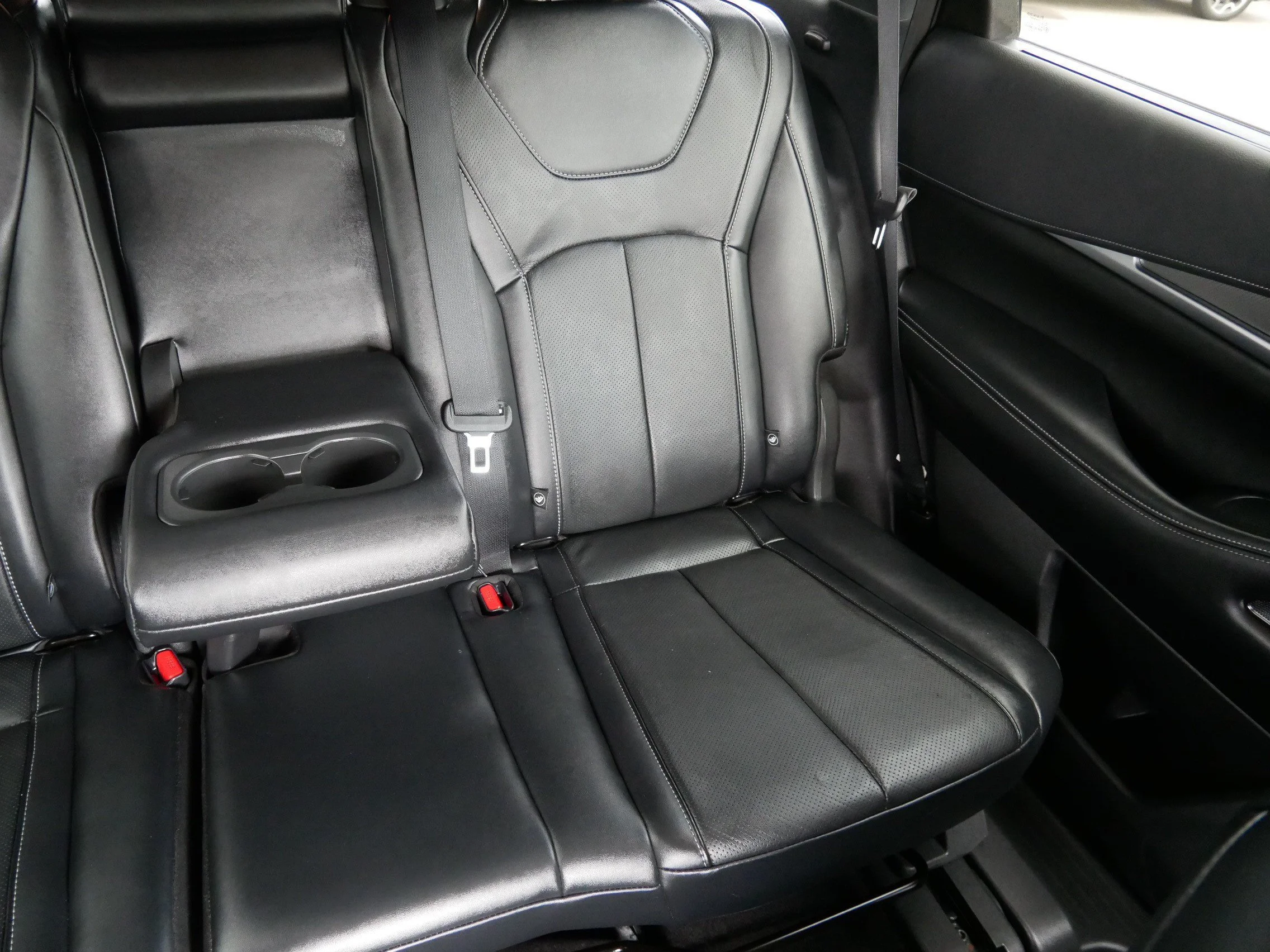 Used 2024 Majestic White INFINITI LUXE image 14