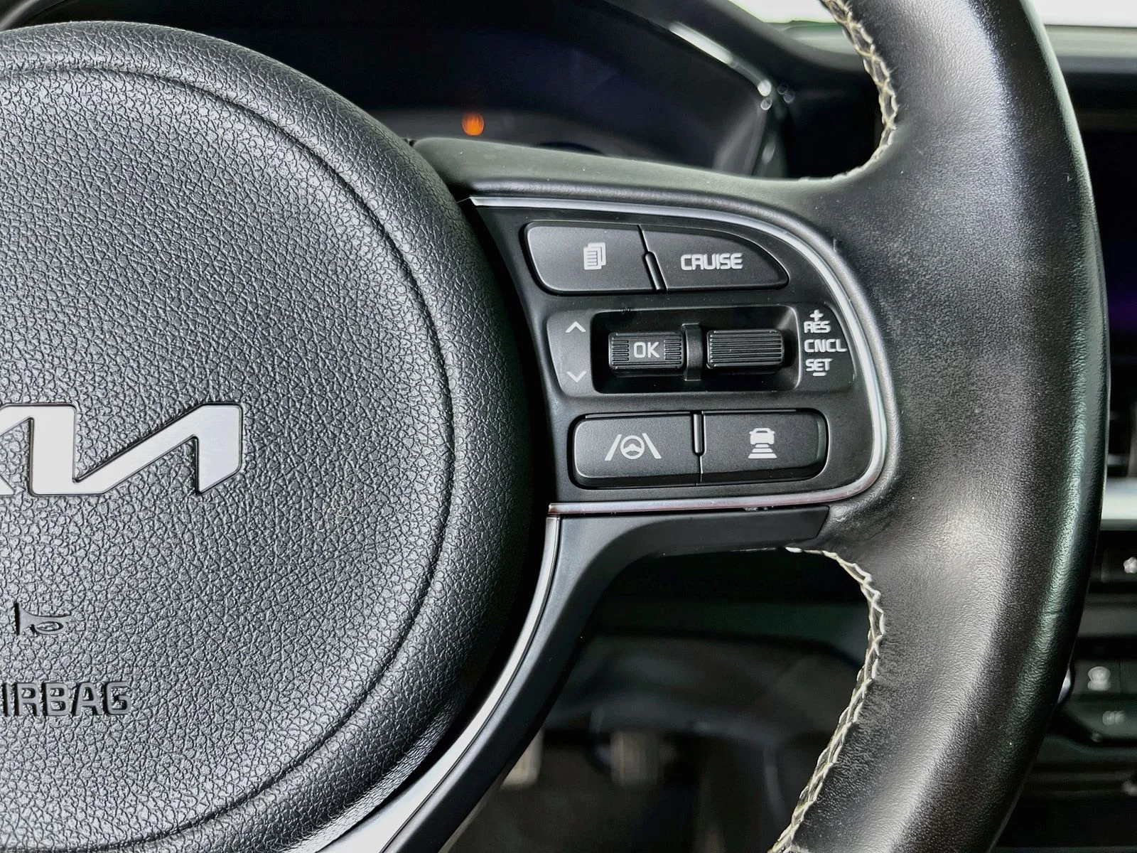 Used 2022 Gray Kia EX image 17