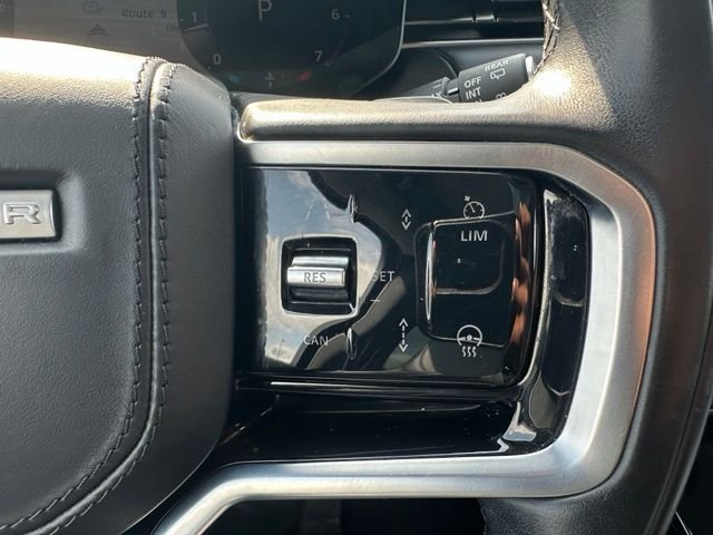 Used 2024 White Land Rover SE image 34
