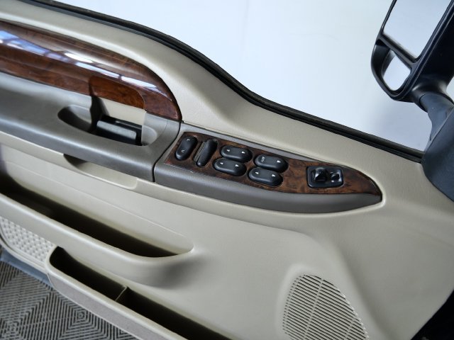 Used 2000 Green Ford Limited image 26