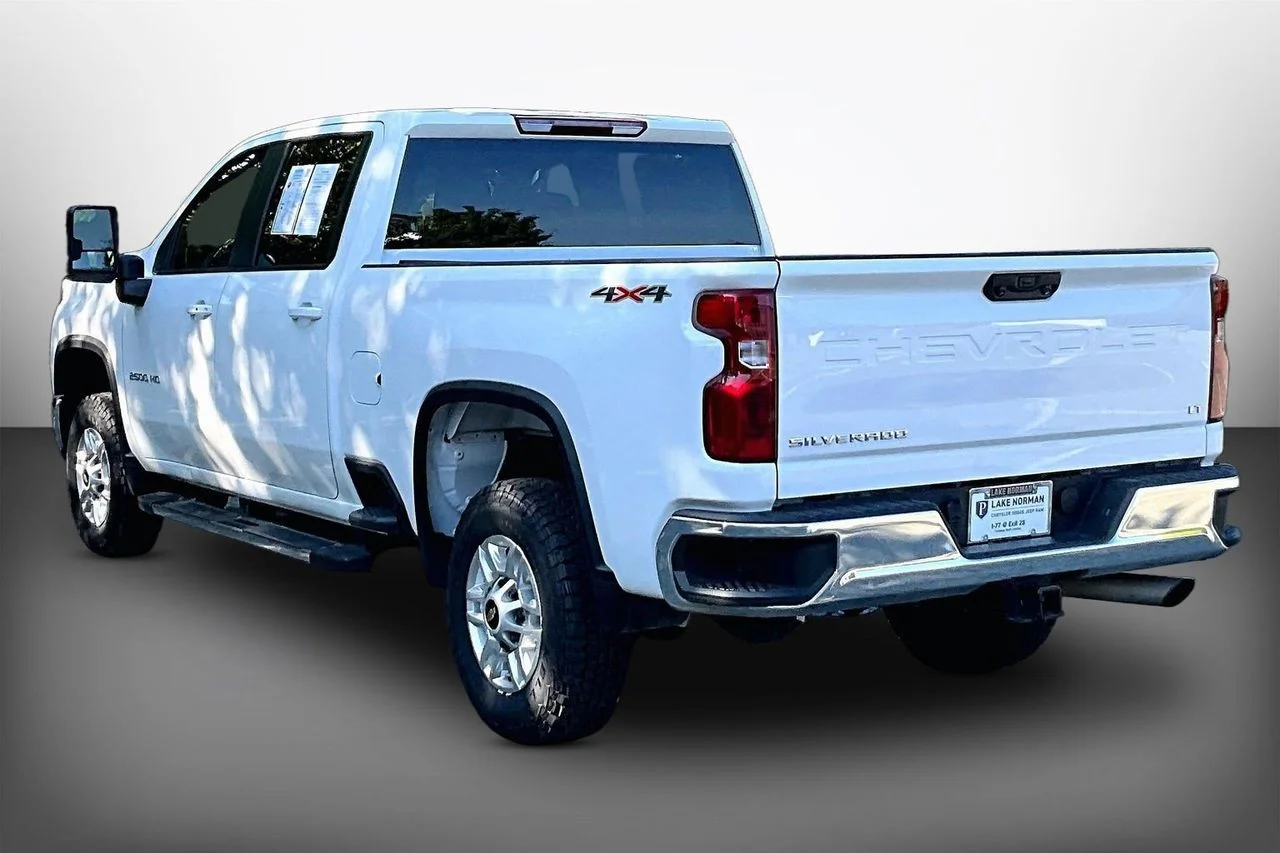 Used 2025 White Chevrolet LT image 6