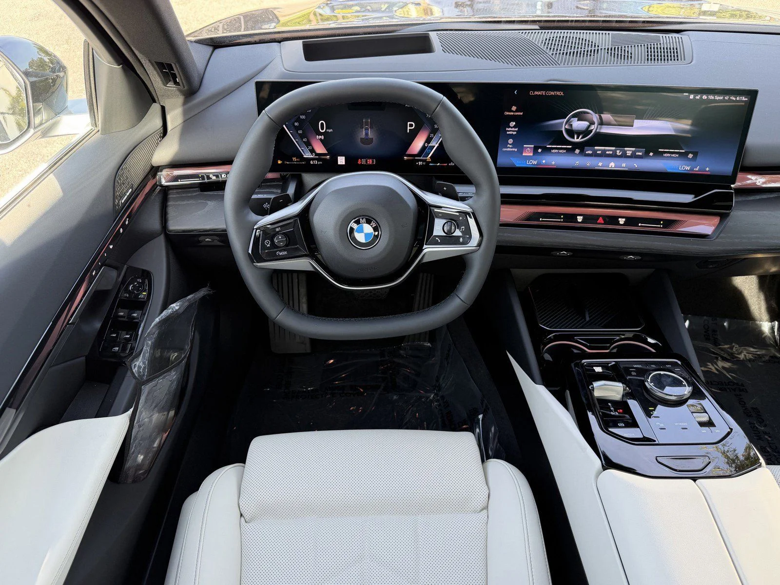 New 2027 Dark Graphite Metallic BMW 530i image 14