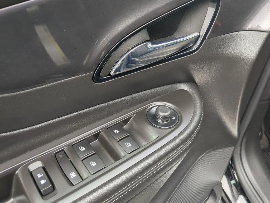 Used 2022 Ebony Twilight Metallic Buick Preferred image 12