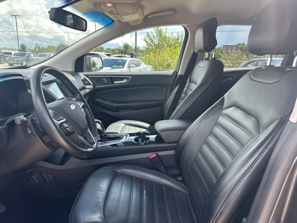 Used 2017 Magnetic Metallic Ford SEL image 15
