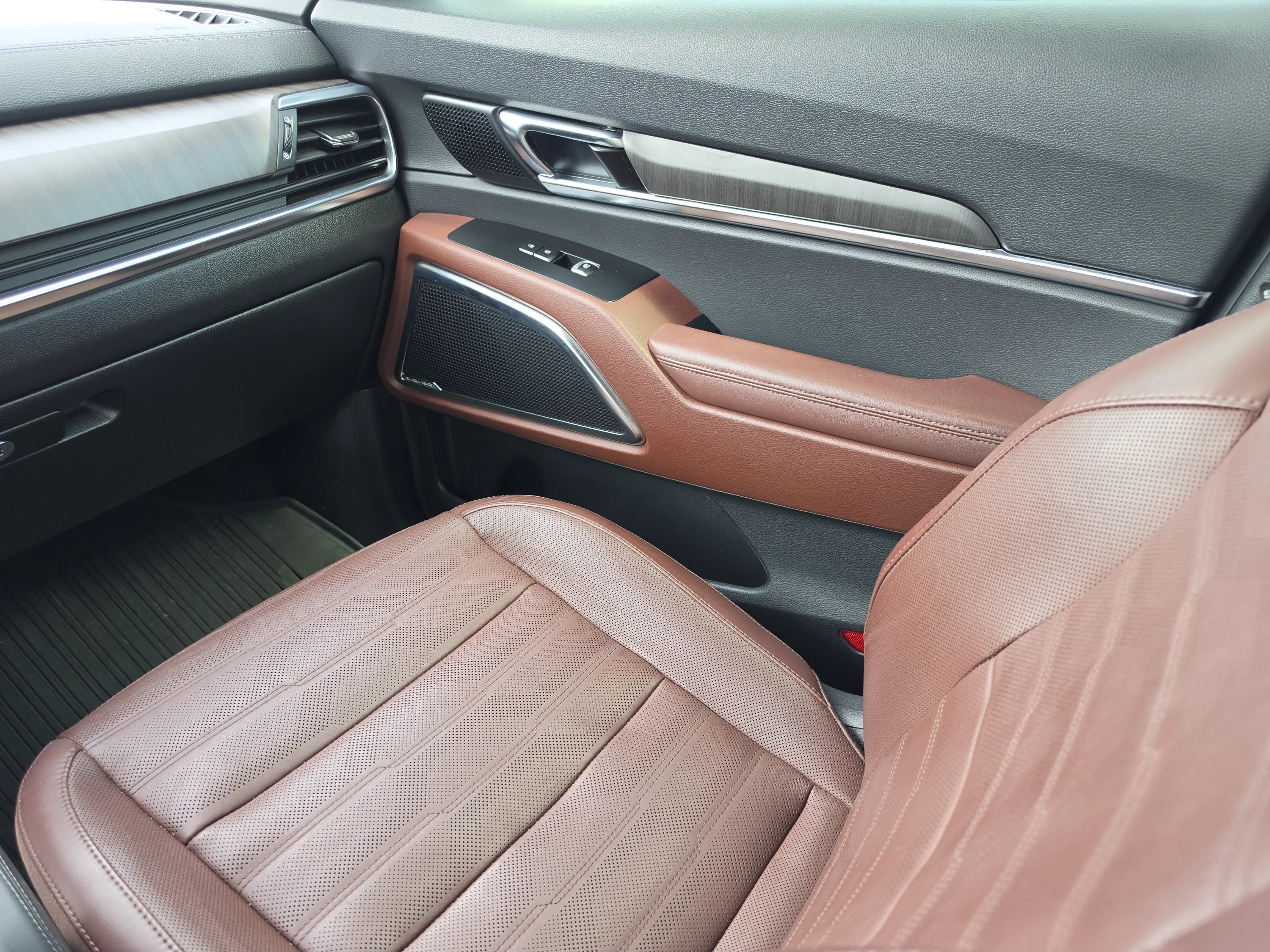 Used 2024 Gravity Gray Kia SX Prestige image 22