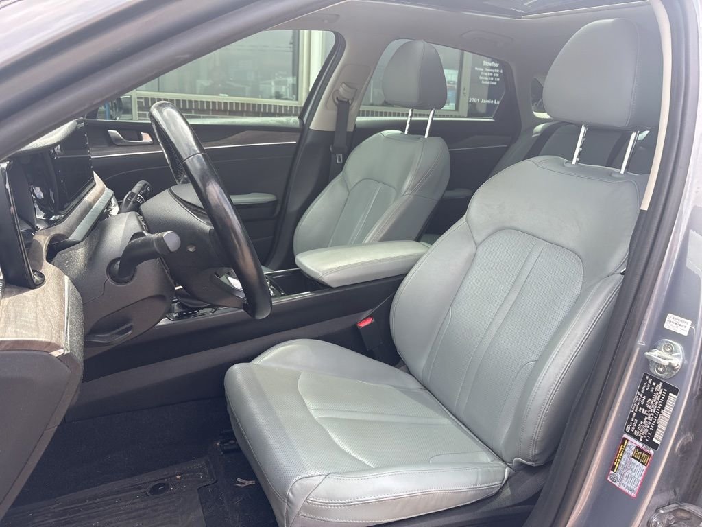 Used 2021 Everlasting Silver Kia EX image 13