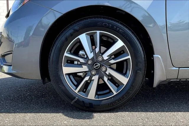 2025 Nissan Versa Sedan SV - Photo 13
