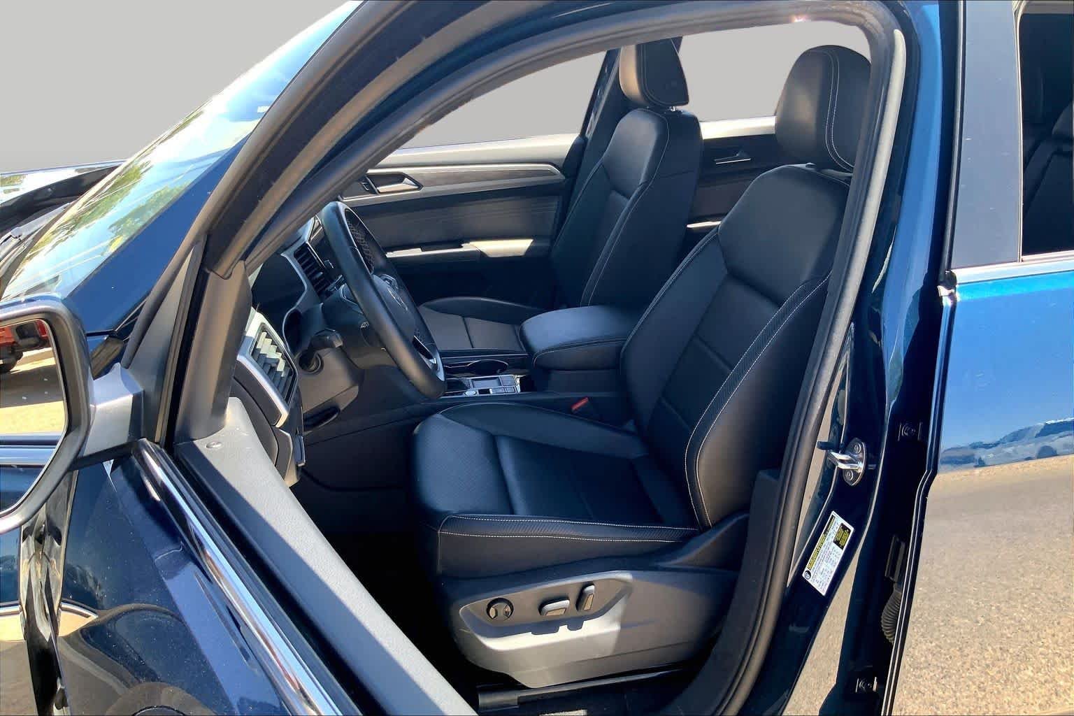 Used 2023 Tourmaline Blue Metallic Volkswagen 2.0T SE w/Technology image 8