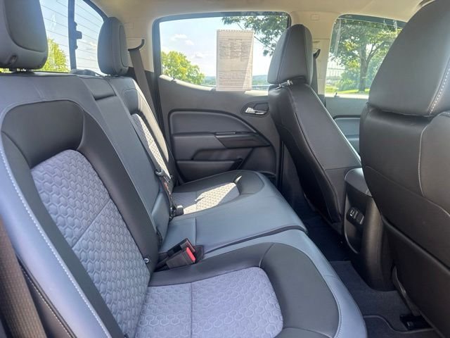 Used 2019 Gray Chevrolet Z71 image 12