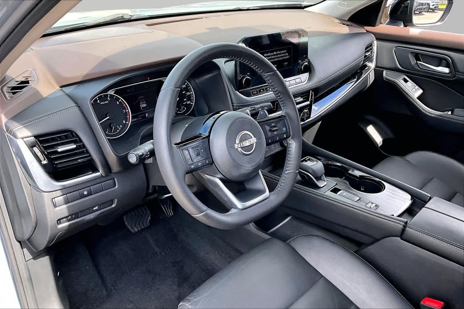 Used 2023 Boulder Gray Pearl/Super Black Nissan SL image 17