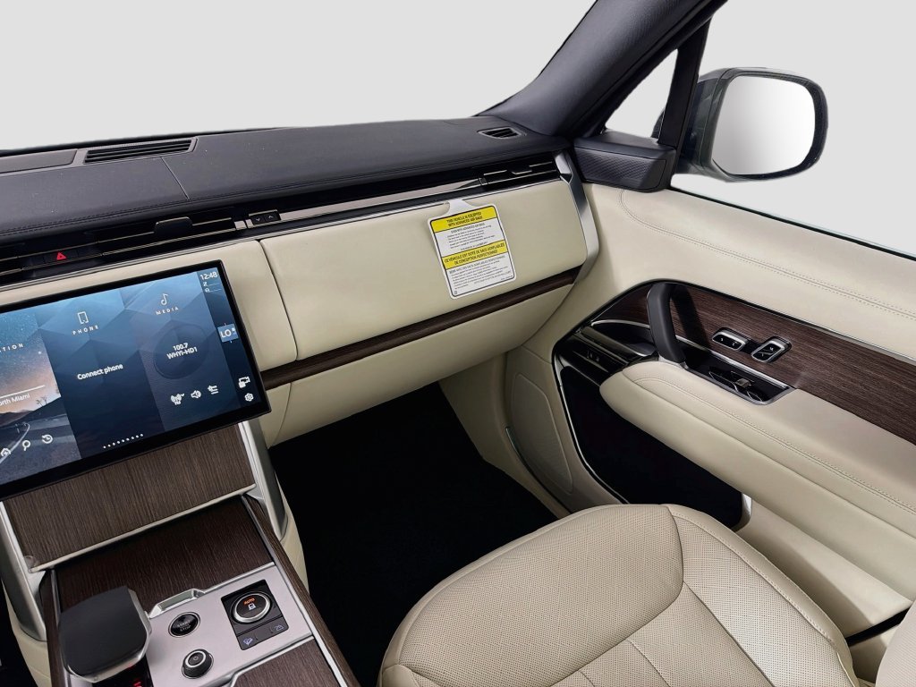 New 2027 Fuji White Land Rover SE image 25