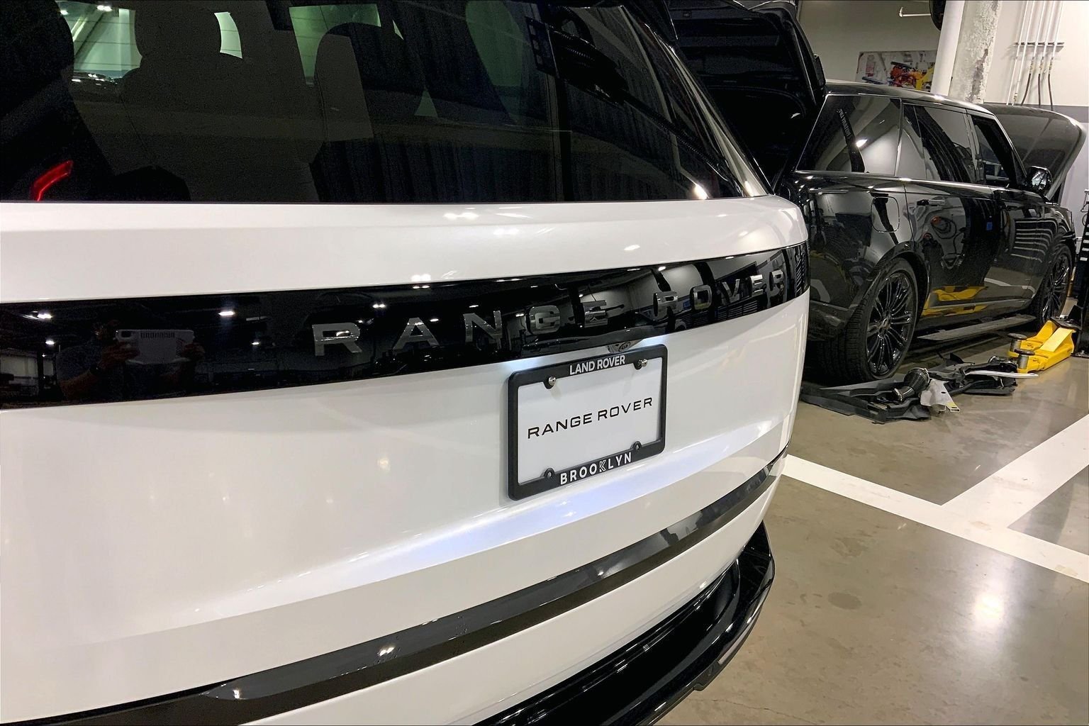 New 2026 Ostuni Pearl White LAND ROVER SE image 15