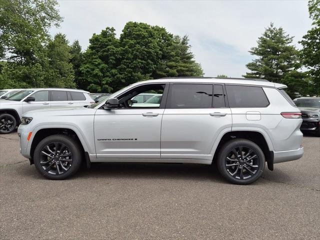 New 2026 Silver Zynith Exterior Paint Jeep Limited image 32