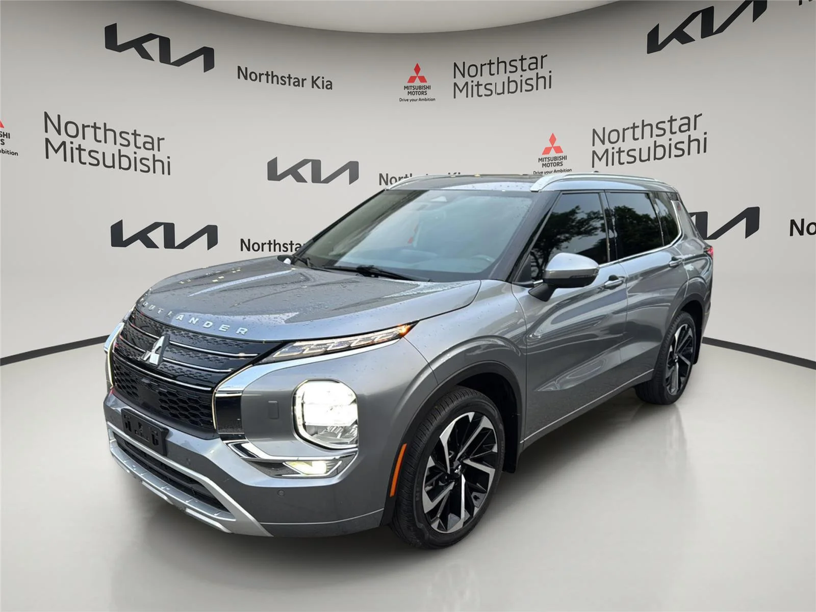 2022 Mitsubishi Outlander SEL S-AWC's photo