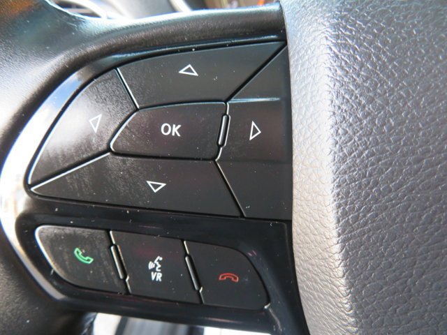 Used 2019 Diamond Black Crystal Pearlcoat Jeep Altitude image 28