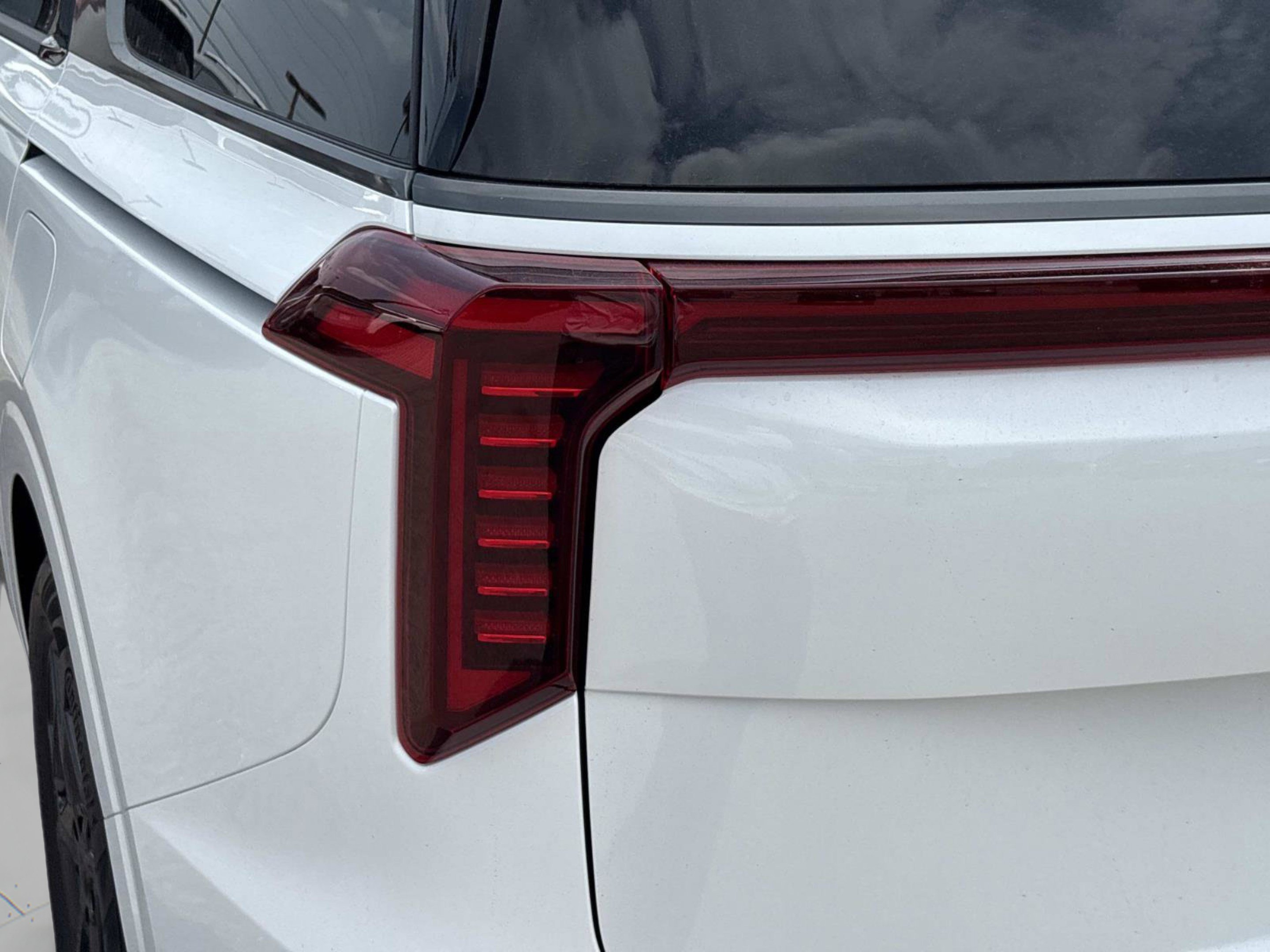 New 2026 Snow White Pearl Kia SX Prestige image 32