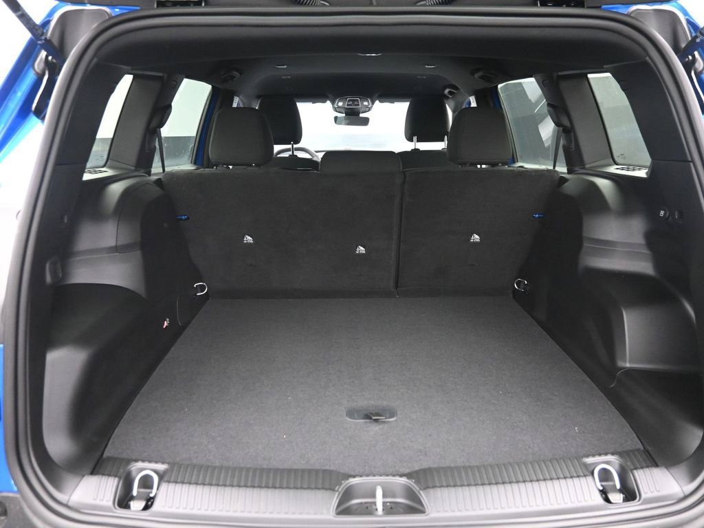 New 2026 Hydro Blue Pearl-Coat Exterior Paint Jeep Laredo image 11