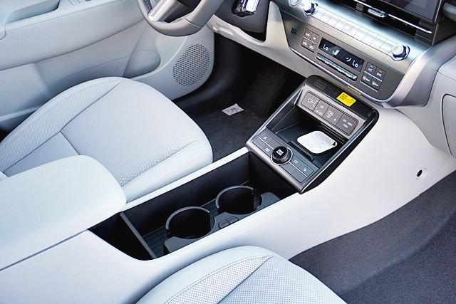 New 2026 White Hyundai SEL Premium image 12