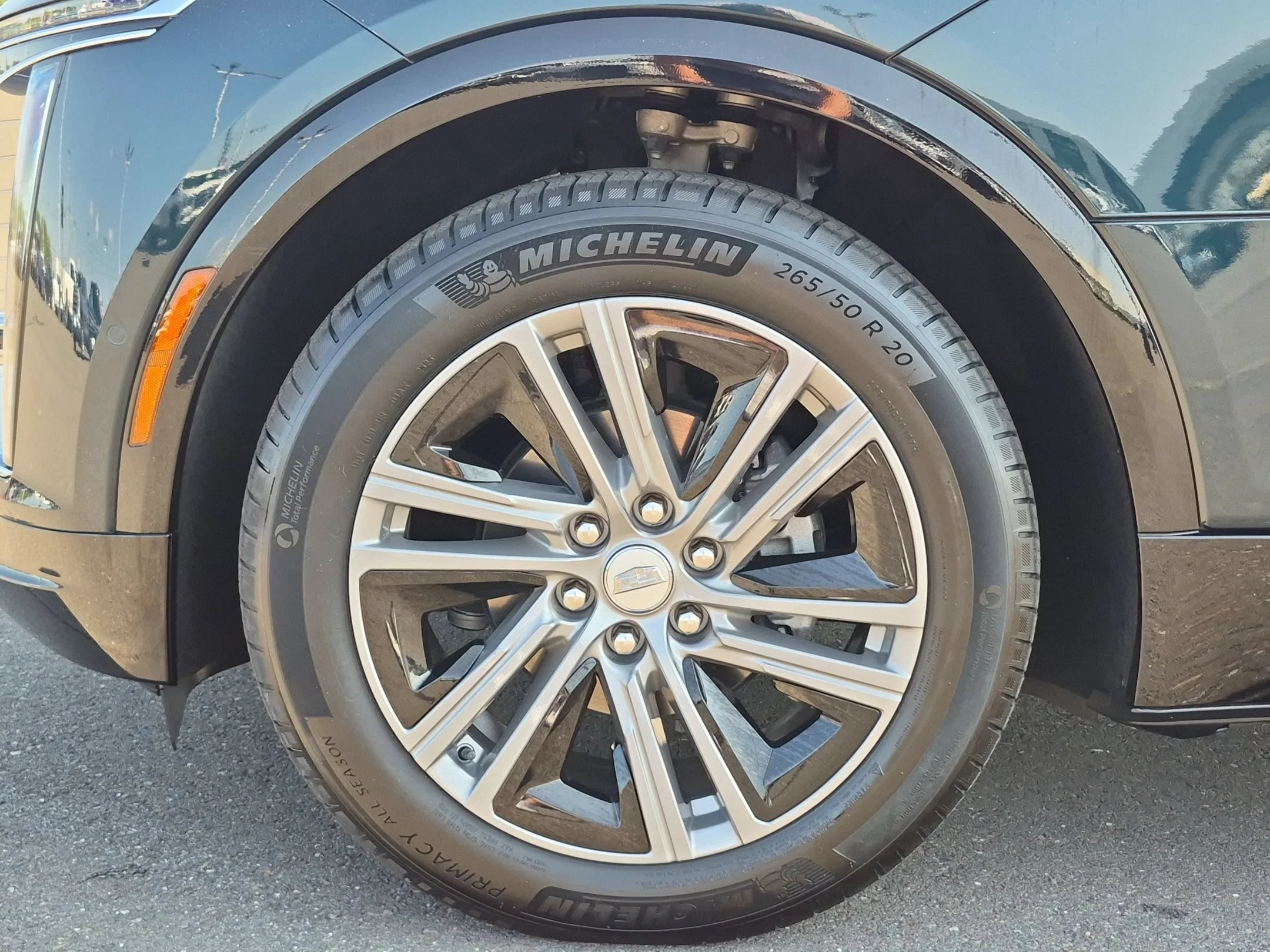 Used 2024 Emerald Lake Metallic Cadillac Tech image 31