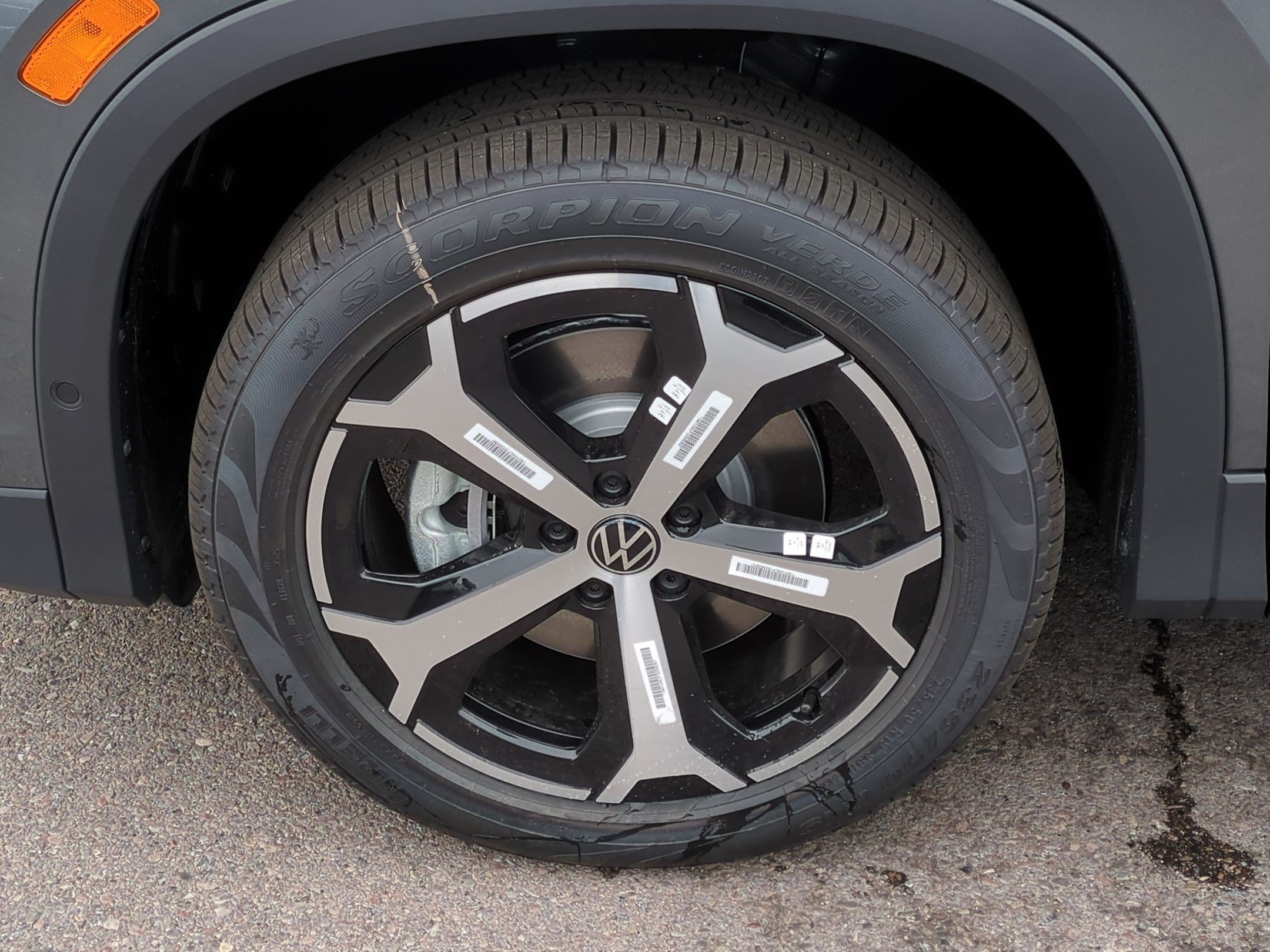 New 2026 Platinum Gray Metallic Volkswagen SE image 16