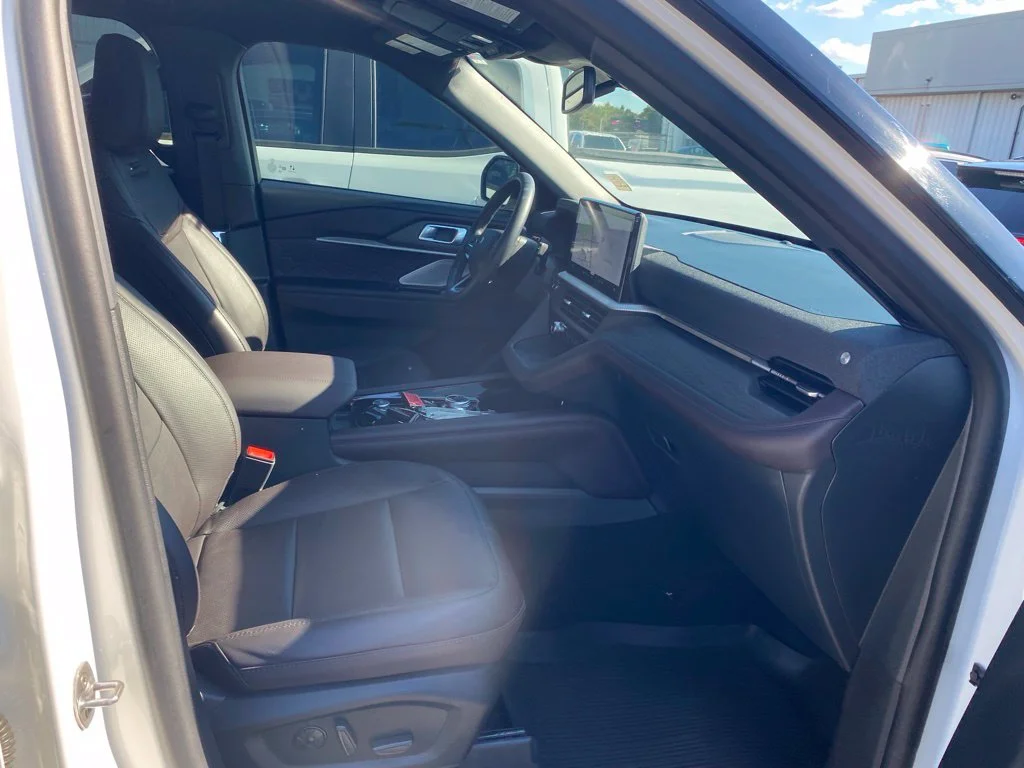 Used 2025 White Ford Platinum image 17
