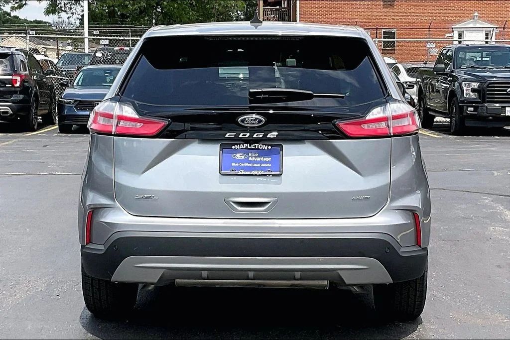 Used 2024 Silver Ford SEL image 3