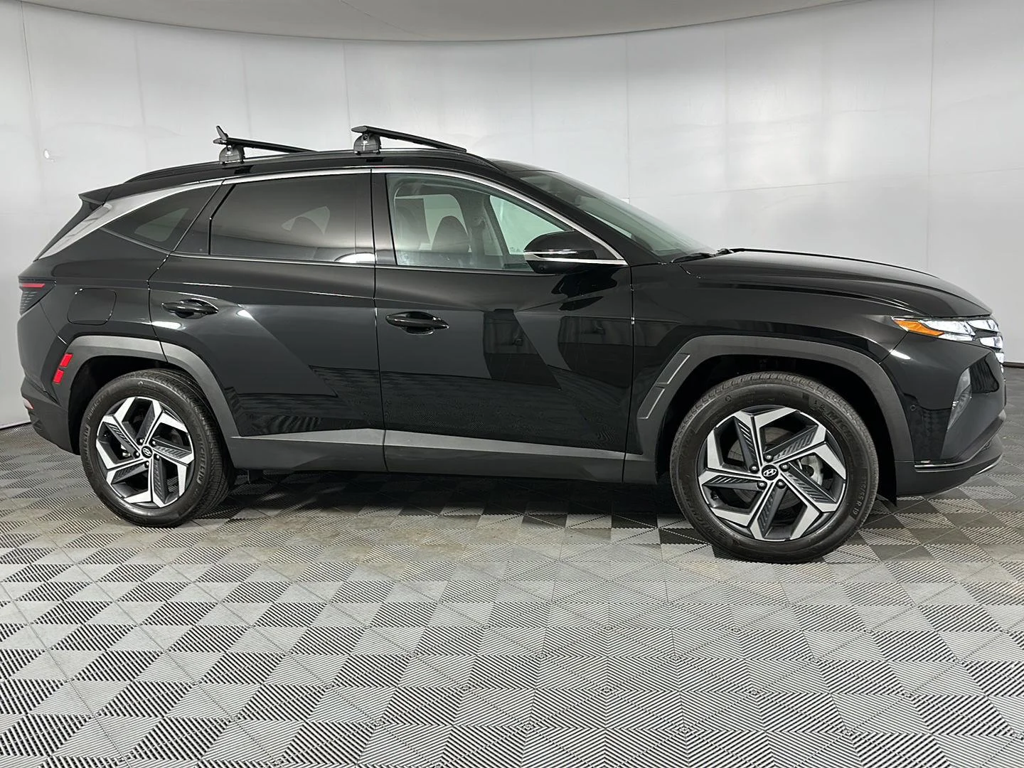 Used 2024 Black Pearl Hyundai Limited image 8