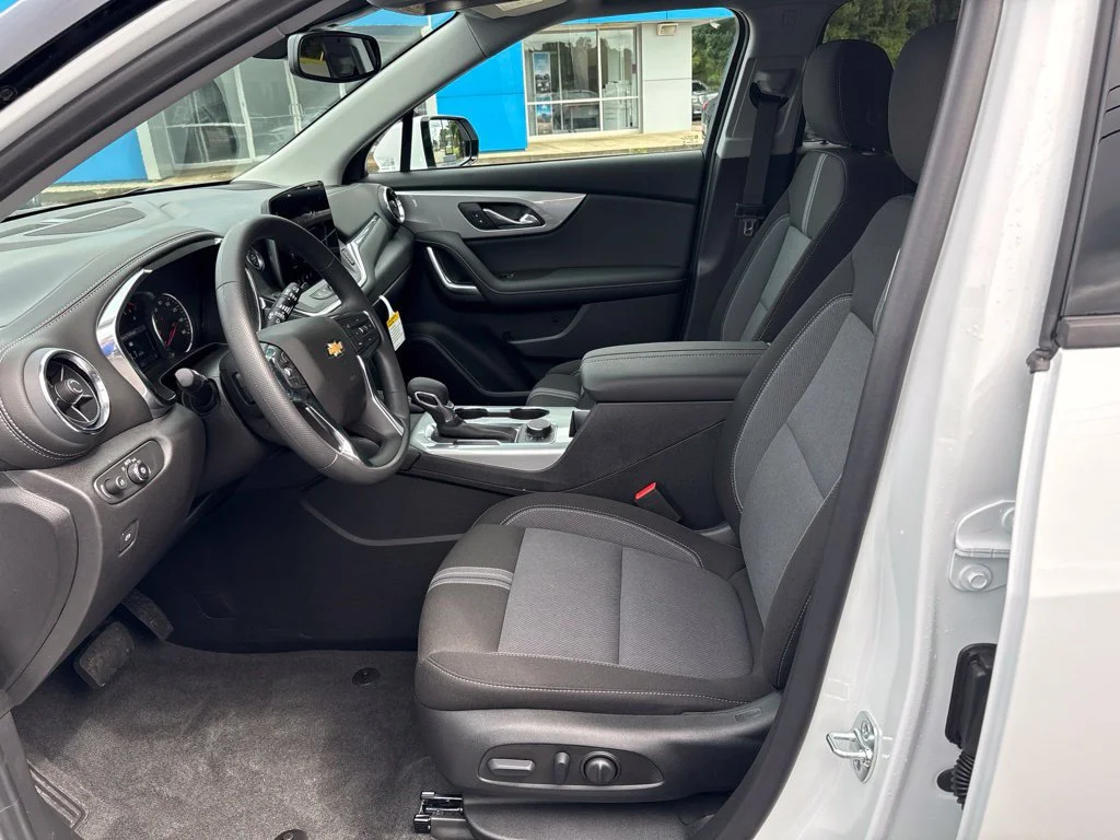 New 2026 Summit White Chevrolet 2LT image 29