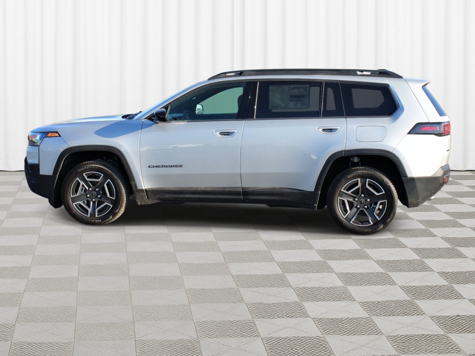 New 2026 Silver Zynith Clear-Coat Exterior Paint Jeep Laredo image 34