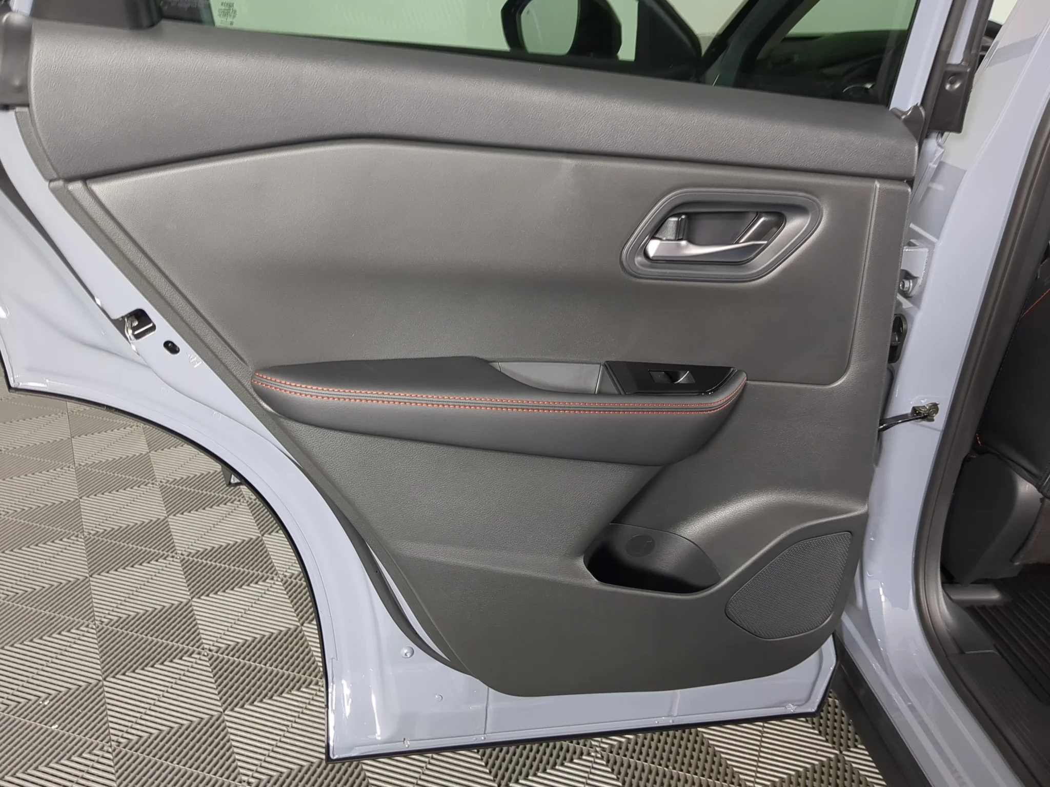 New 2027 Boulder Gray Pearl Nissan Rock Creek image 15