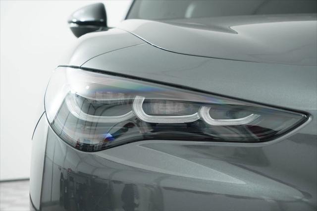 New 2025 Vesuvio Gray Metallic Exterior Paint Alfa Romeo  image 23