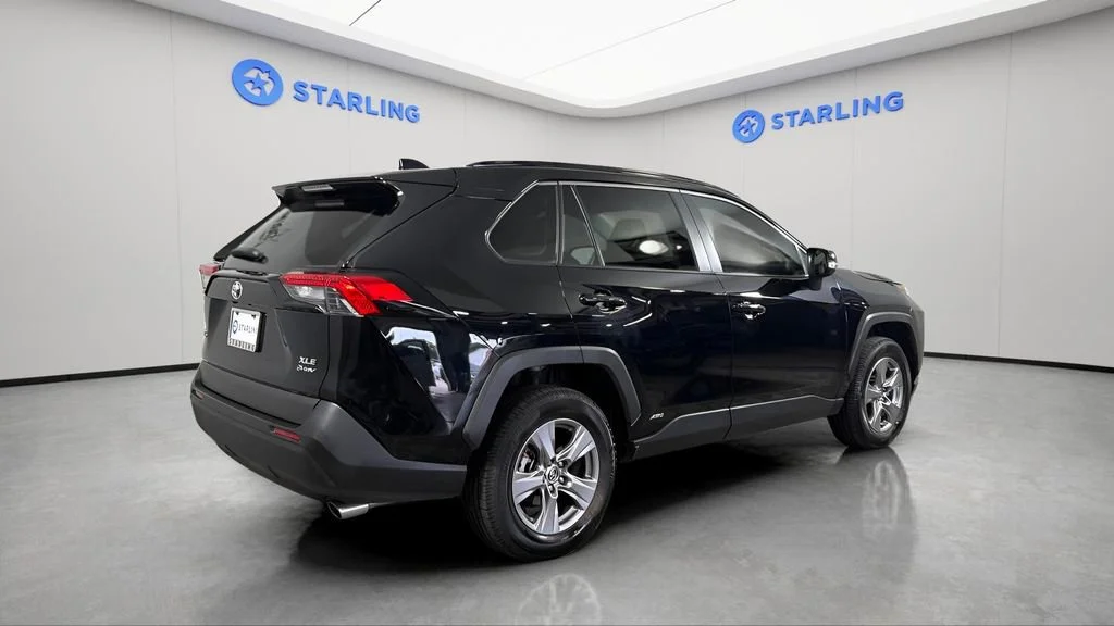 2025 Toyota RAV4 XLE - Photo 9