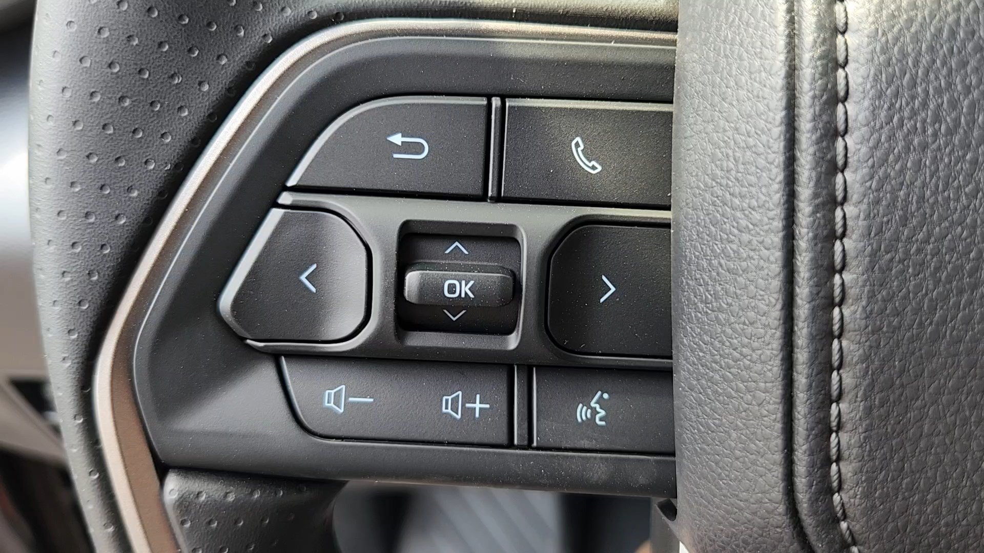 2026 Toyota Tundra SR5 - Photo 11