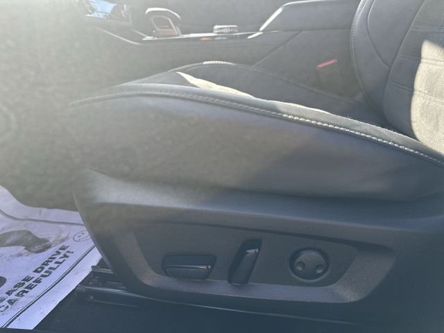 Used 2025  Mitsubishi SE image 16